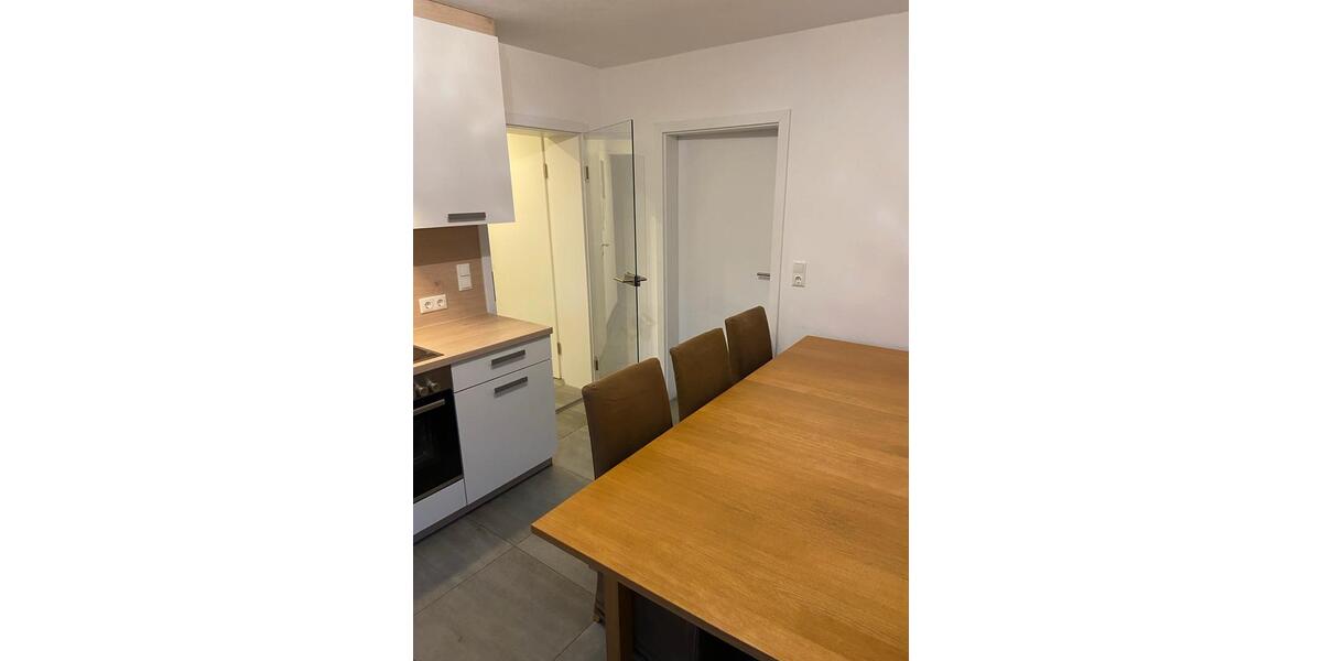 Etagenwohnung Neutraubling - 1 Zimmer, 85 m&sup2;, 635&euro; | Angebot:24803939