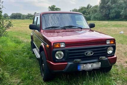 Lada Urban 68.500 km 10.500 &euro; Hitzacker 29456