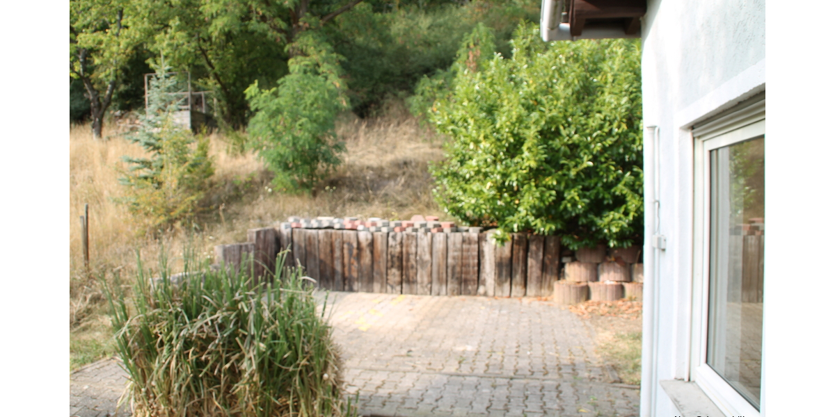 Haus: 2 Wohnungen, 2 Eingänge, 2 Terrassen. Platz für 2 Generationen! Achtung: Bieterverfahren! 6 zimmer