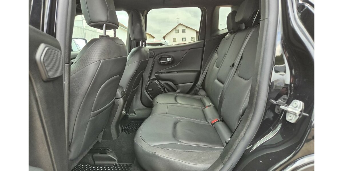 Hyundai i30 YES! Plus Navigation, Panoramadach, LED, Sport 89.202 km 12.890 &euro; Rodgau 63110