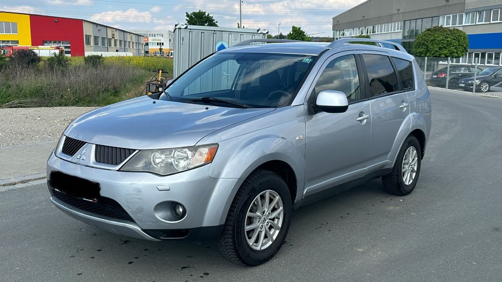 Mitsubishi Outlander 256.000 km 3.690 &euro; München 81827
