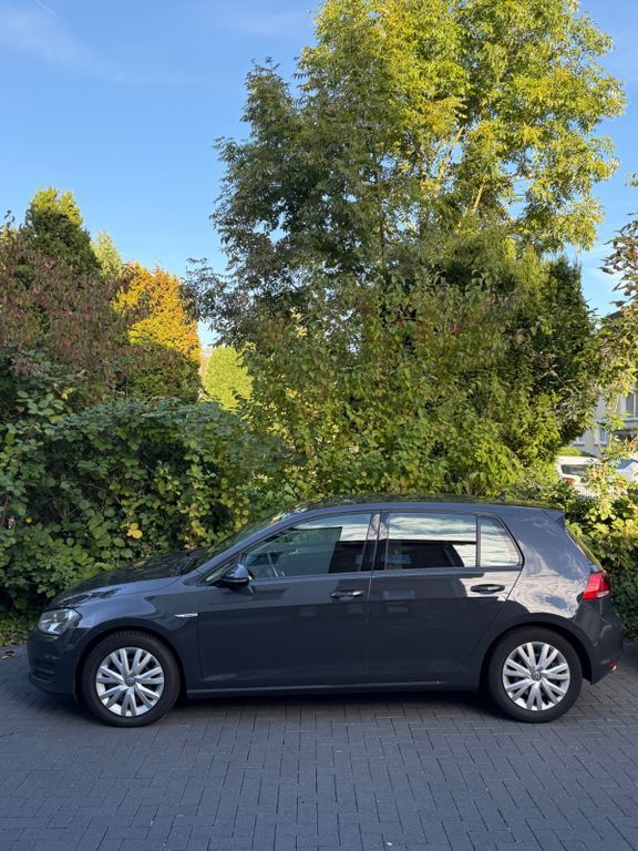 VW Golf 220.000 km 11.200 € Bottrop 46240