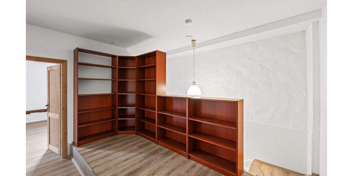 Einfamilienhaus Hilzingen - 7 Zimmer, 215 m&sup2;, 585.000&euro; | Angebot:25879468