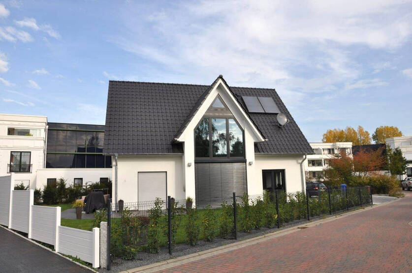 Tradition trifft Moderne - Neubau mit Friesengiebel in idyllischem Schweiburg