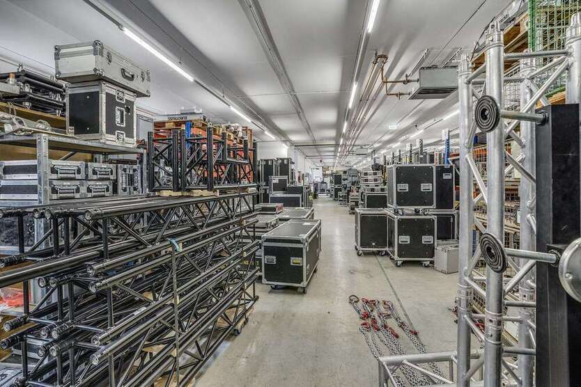 Halle in Koblenz 6.249 € 1181 m²