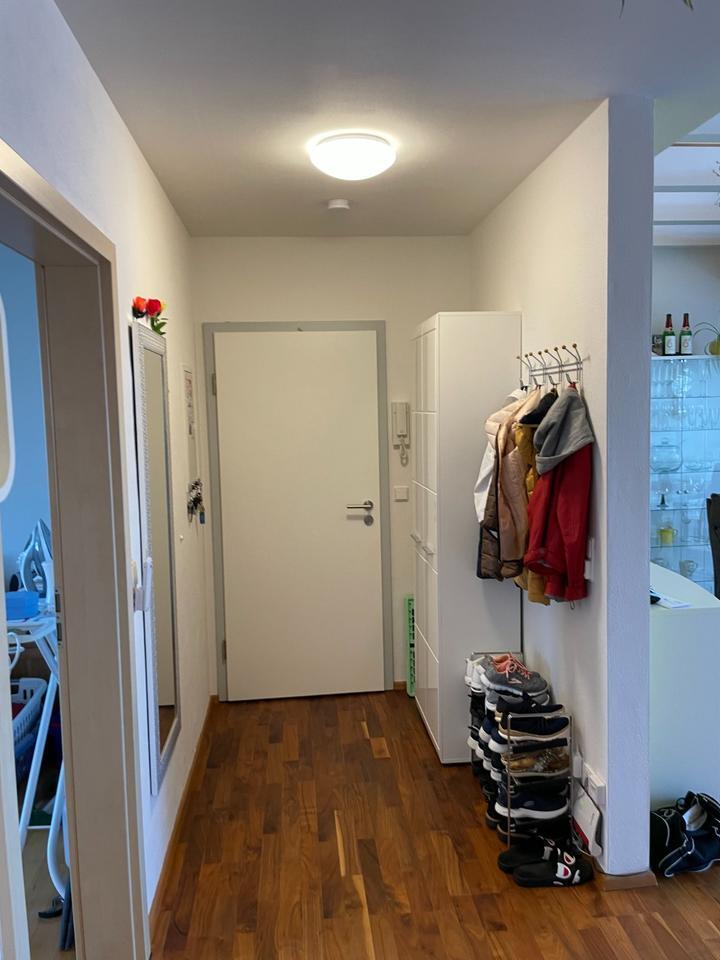 Sonnige, hochwertig ausgestattete Wohnung mit Balkon und Garage zimmer