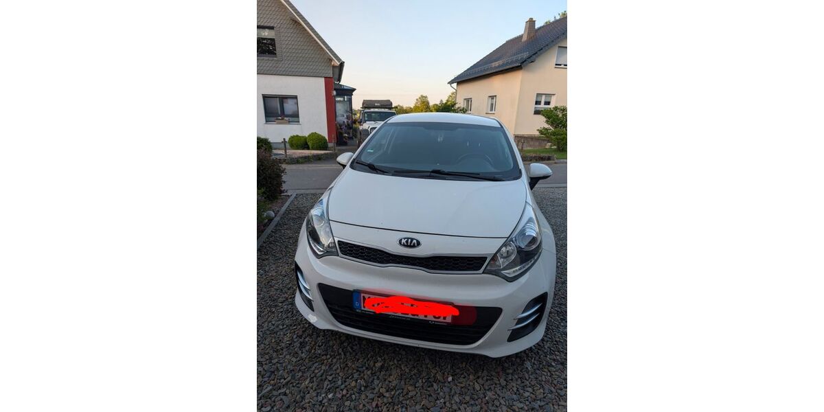 Kia Rio 44.000 km 8.800 &euro; Monschau 52156
