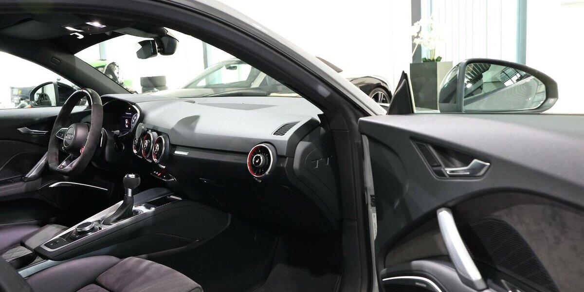 Audi TT RS COUPE 2.5 TFSI QUATTRO NARDO+BLACK+GOLD 40.000 km 55.555 &euro; Hamm 59077