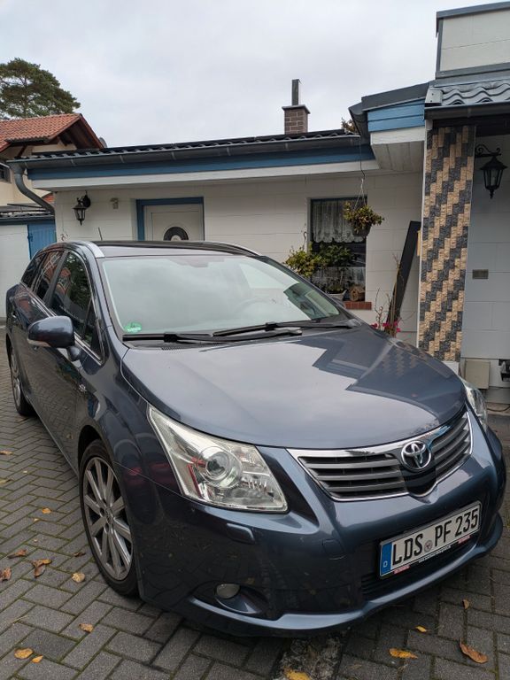 Toyota Avensis 102.500 km 8.000 € Königs Wusterhausen 15712