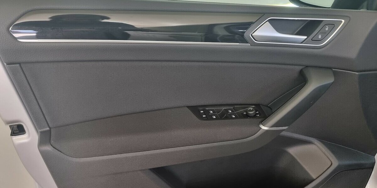 VW Touran Highline BMT DSG LED AHK ACC Navi 7-Sitze 91.700 km 26.900 &euro; Garrel 49681