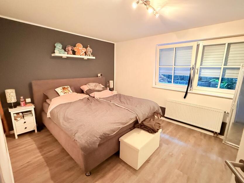 Geräumiges, preiswertes und gepflegtes 9-Zimmer-Mehrfamilienhaus