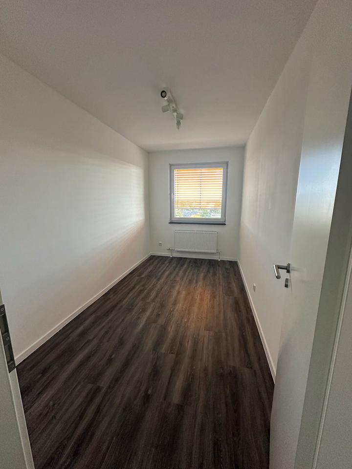 Kernsanierte 4 Zimmer Wohnung 105 m2 in Erkrath- Unterfeldhaus