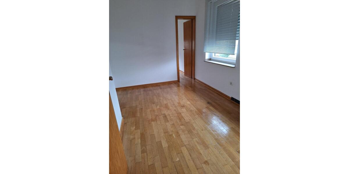 Doppelhaushälfte Mönchengladbach Süd - 3 Zimmer, 145 m&sup2;, 1.300&euro; | Angebot:25290020