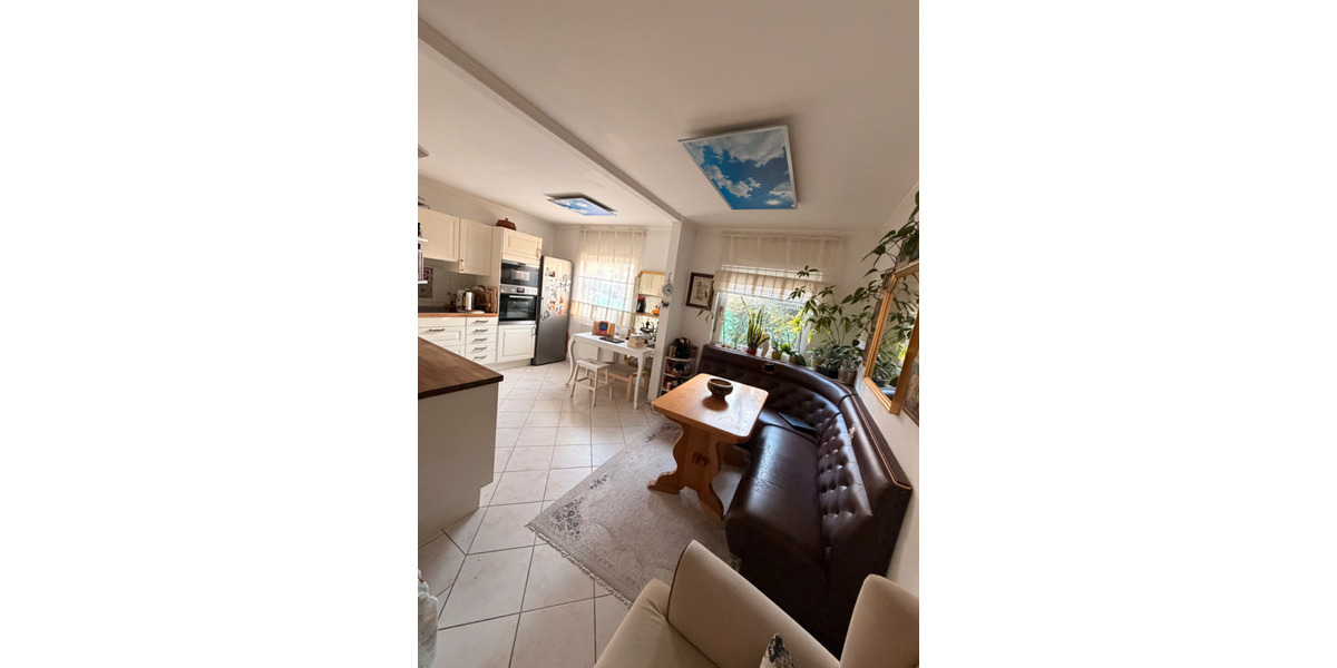 Möblierte Doppelhaushälfte mit Kamin, Garten, Vollkeller, Garage 4 zimmer