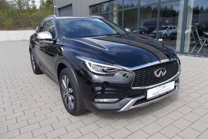 INFINITI Q30