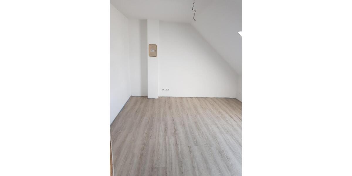 Dachgeschoßwohnung Bredstedt - 3 Zimmer, 94 m&sup2;, 830&euro; | Angebot:26429245