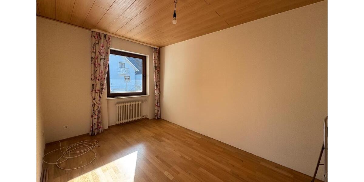 Etagenwohnung Bad Camberg - 4.5 Zimmer, 148 m&sup2;, 1.390&euro; | Angebot:25301692