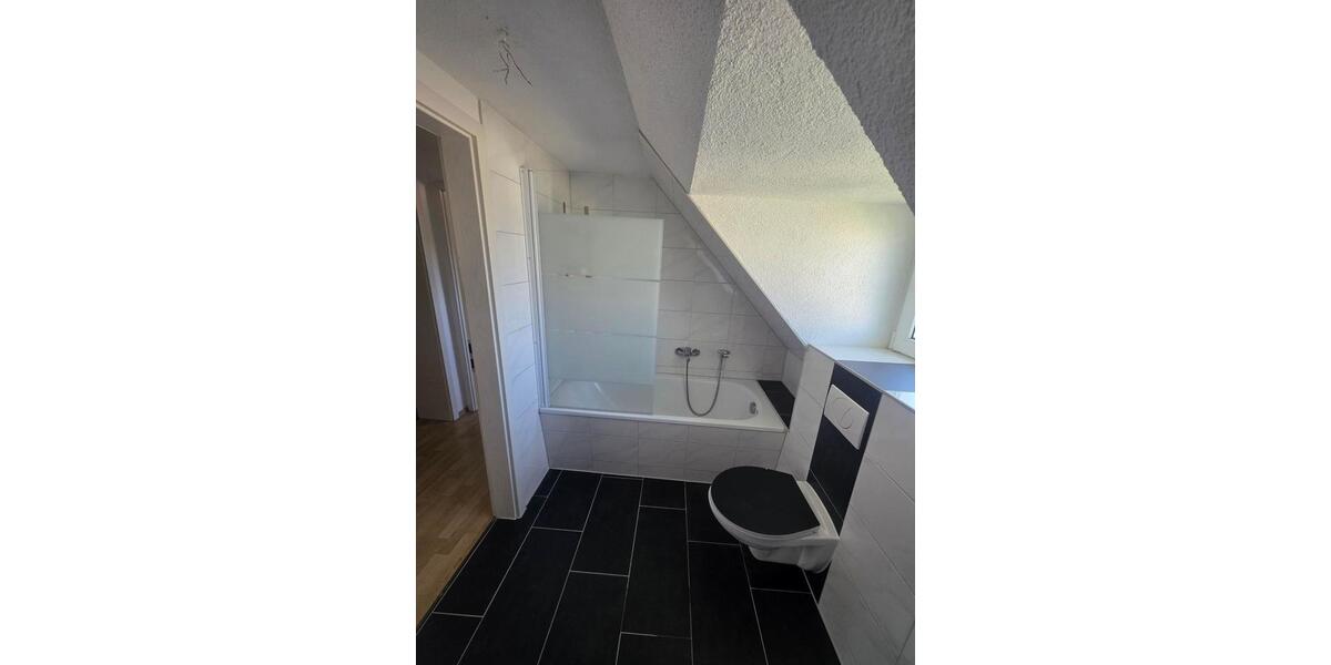 Etagenwohnung Glauchau - 3 Zimmer, 65 m&sup2;, 388&euro; | Angebot:26635756