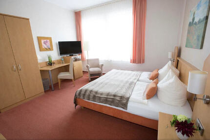 PREISREDUZIERUNG | 3.991 m² Grund direkt neben Lebensmitteleinzelhandel | aktuell mit Hotel bebaut