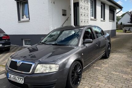 Skoda Superb 330.000 km 2.500 &euro; Porta Westfalica 32457