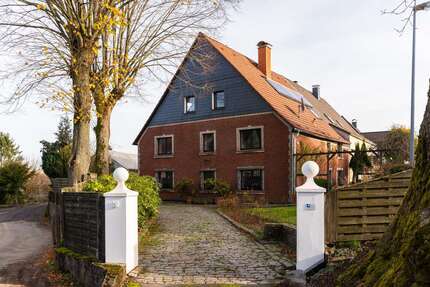 Haus zum Kaufen in Schalksmühle 420.000 € 297.57 m² 7 zimmer