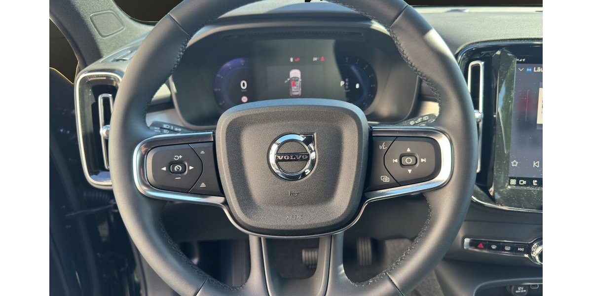 Volvo XC40 B3 Core 2WD *DKG/AHK/LED/SHZG/Kamera/ACC/PDC* 6.934 km 31.990 &euro; Bamberg 96052