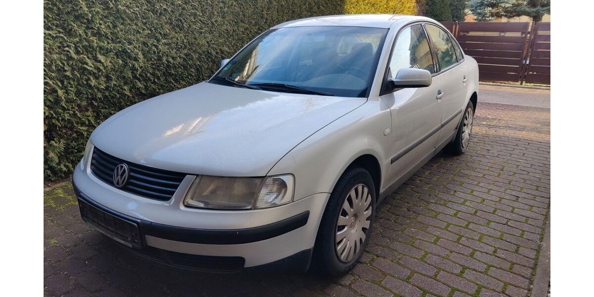 VW Passat 220.725 km 890 &euro; Gamstädt 99192