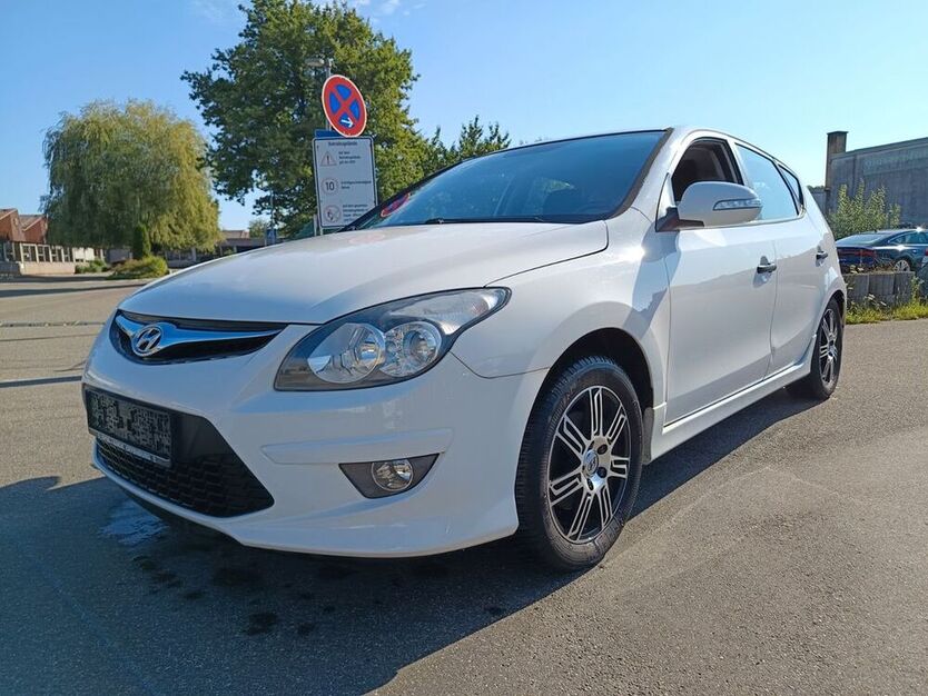 i30