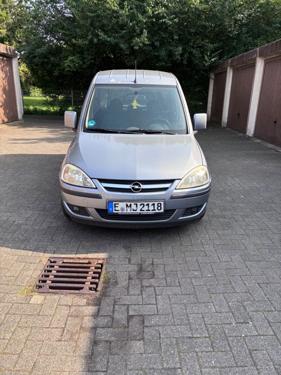 Opel Combo 241.382 km 1.200 € Essen 45326