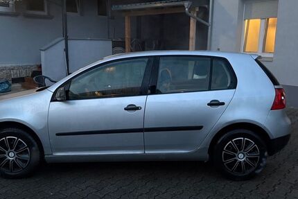 VW Golf 187.000 km 1.950 &euro; Bruchsal 76646