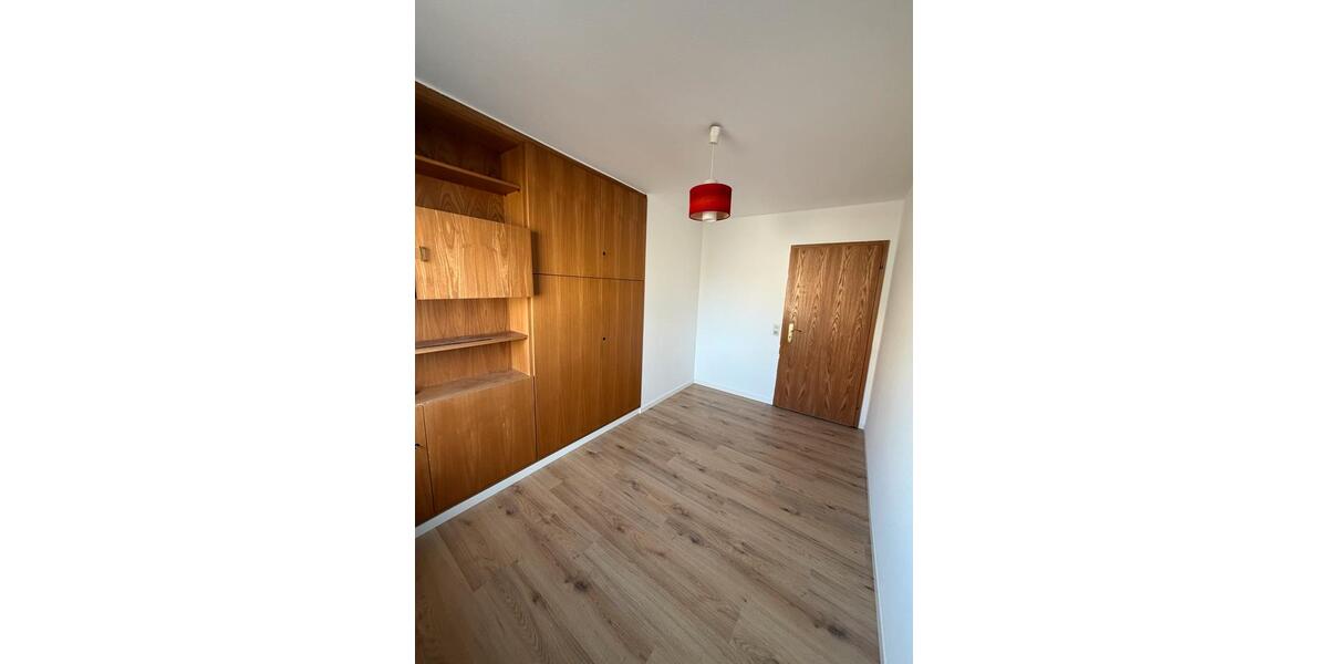 Etagenwohnung Rutesheim - 5 Zimmer, 123 m&sup2;, 1.350&euro; | Angebot:25393821