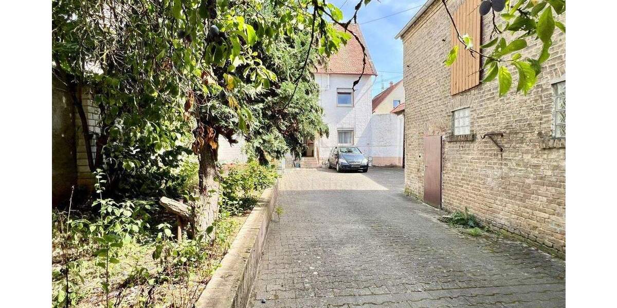 ERBENHEIM: GROSSZÜGIGES ANWESEN MIT SCHEUNE IN RUHIGER ZENTRUMSLAGE 7 zimmer