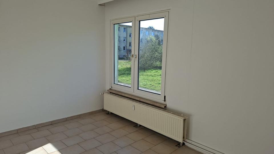 Etagenwohnung Grimmen - 3 Zimmer, 70 m&sup2;, 350&euro; | Angebot:24769425