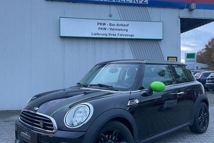 Mini ONE 141.301 km 4.690 &euro; Esens 26427
