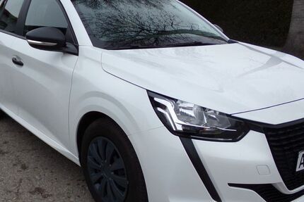 Peugeot 208 21.285 km 10.990 &euro; Hebertshausen bei Dachau 85241
