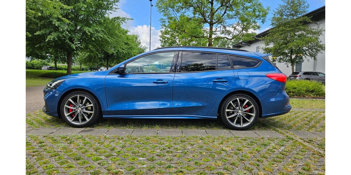 Ford Focus 77.400 km 21.900 &euro; Schorndorf 73614