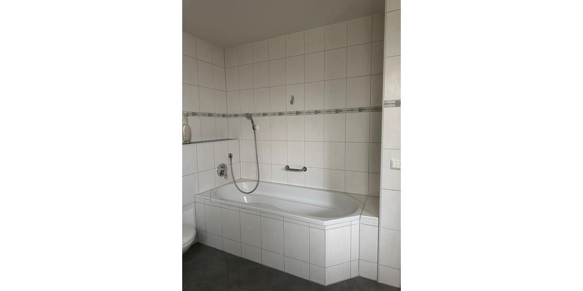 Erdgeschoßwohnung Eningen unter Achalm - 4.5 Zimmer, 111 m&sup2;, 1.450&euro; | Angebot:24466324