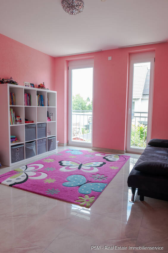 Familientraum: Modernes Zuhause mit Dachstudio & sonnigem Garten