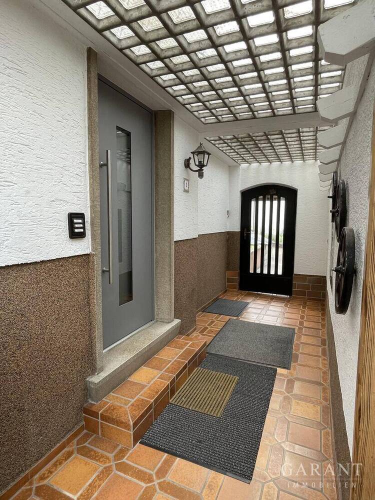 Ihr neues Zuhause erwartet Sie - Dreifamilienhaus mit viel Platz und Gestaltungsspielraum!