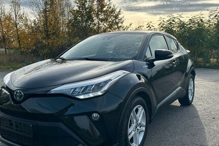 Toyota C-HR 67.000 km 18.000 € Berlin 12099