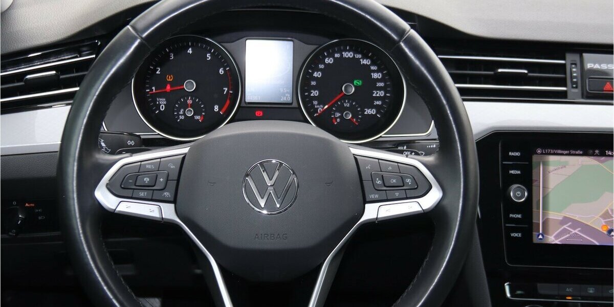 VW Passat 1.5 TSI BUSINESS/DSG/ACC/NAVIGATION/PDC 66.690 km 21.900 &euro; Villingen-Schwenningen 78054