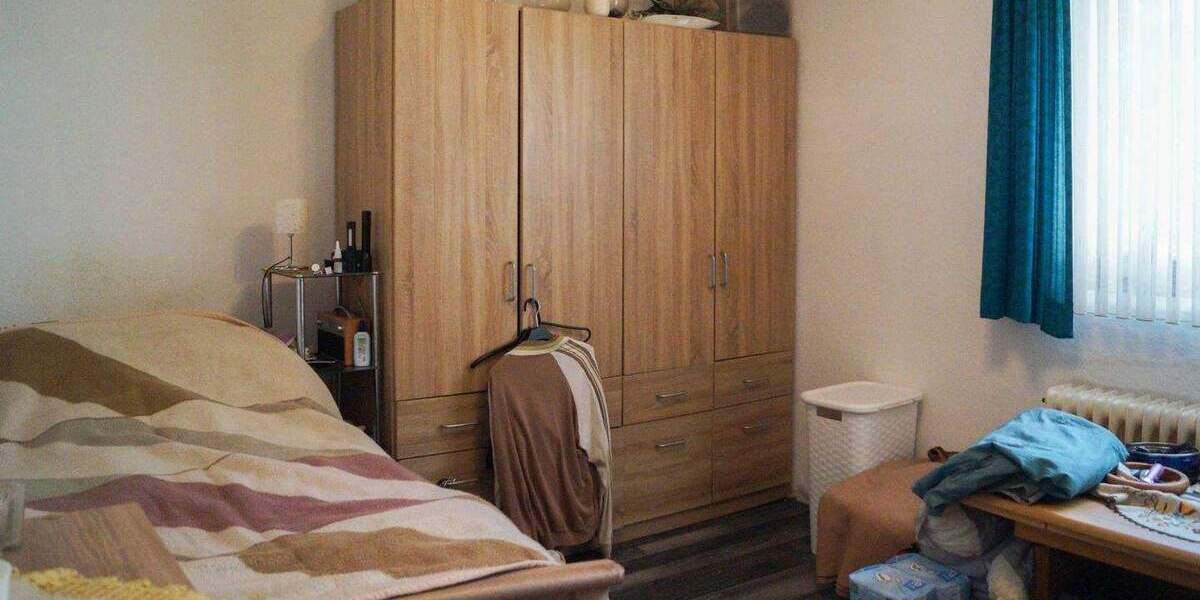 Gestaltbares Zuhause : EFH mit Garten, Garage und 4 Freistellplätzen mit Renovierungsbedarf 6 zimmer