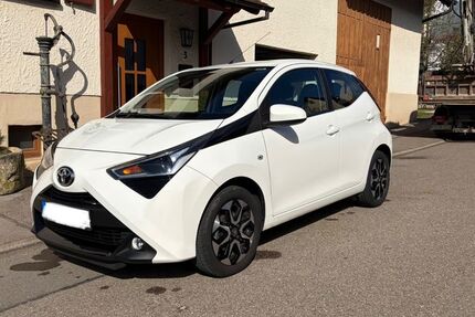 Toyota Aygo (X) 33.100 km 9.800 € Frickenhausen 72636