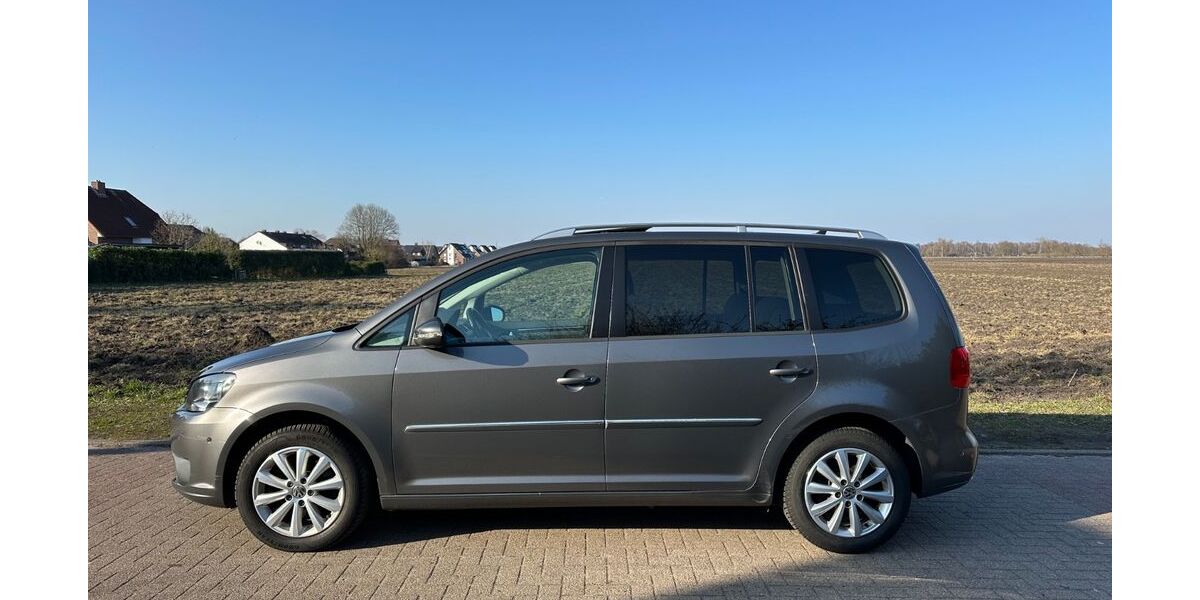 VW Touran 157.216 km 6.990 &euro; Hamburg 22045