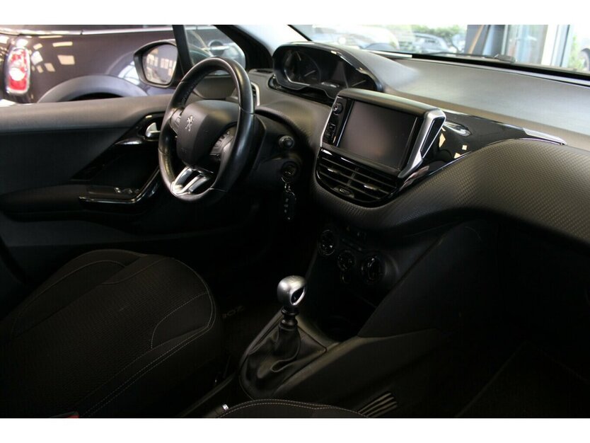 Peugeot 208 Blue-HDi 120 Allure 135.620 km 8.480 € Euskirchen 53881