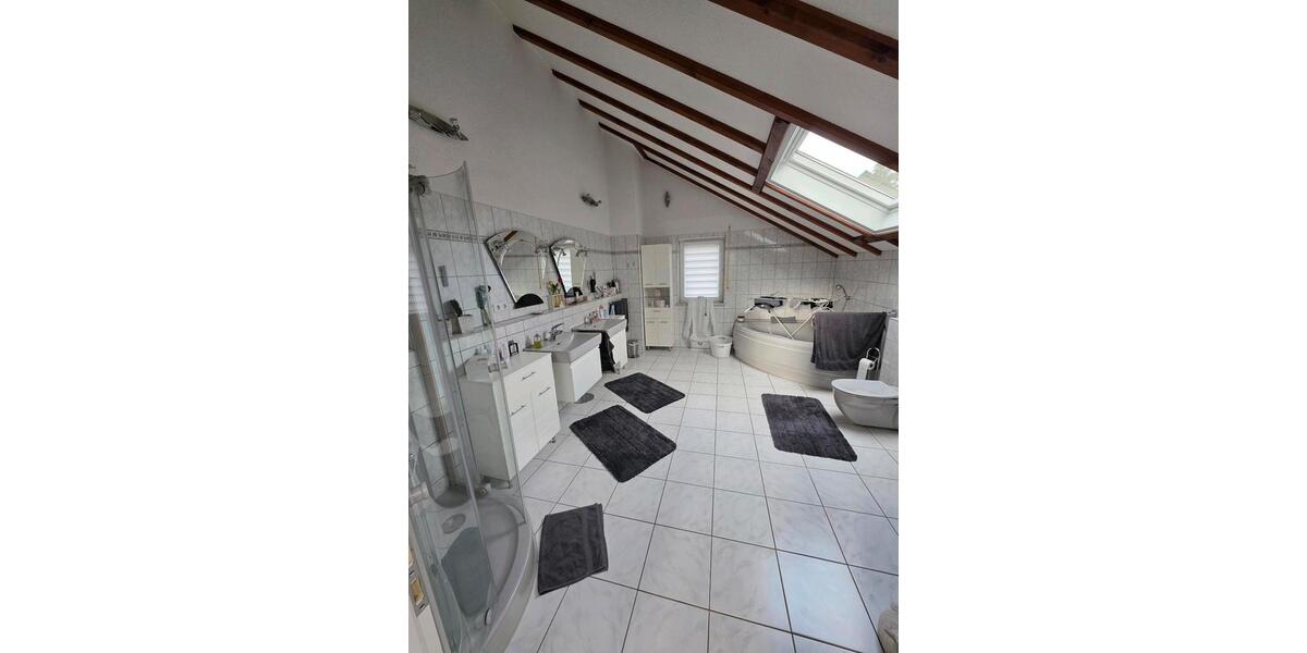 Einfamilienhaus Rösrath - 2 Zimmer, 154 m&sup2;, 2.400&euro; | Angebot:25958899