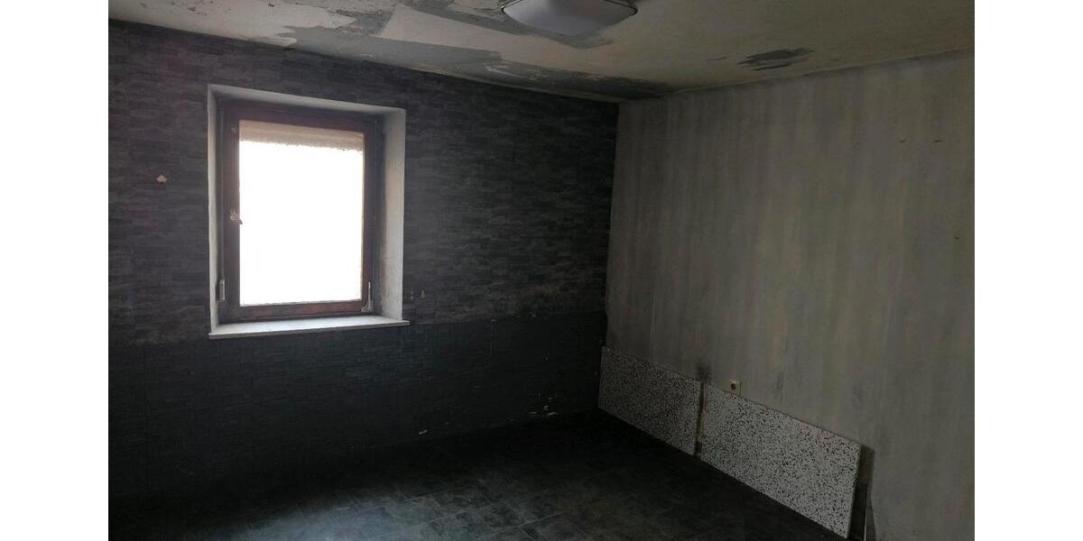 Reihenhaus Dillingen (Saar) - 6 Zimmer, 116 m&sup2;, 100.000&euro; | Angebot:27117731