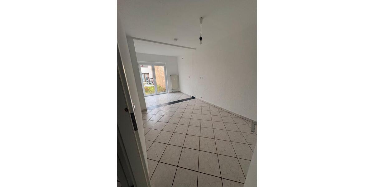 Reihenhaus Ludwigshafen am Rhein Rheingönheim - 11 Zimmer, 245 m&sup2;, 2.900&euro; | Angebot:25980402