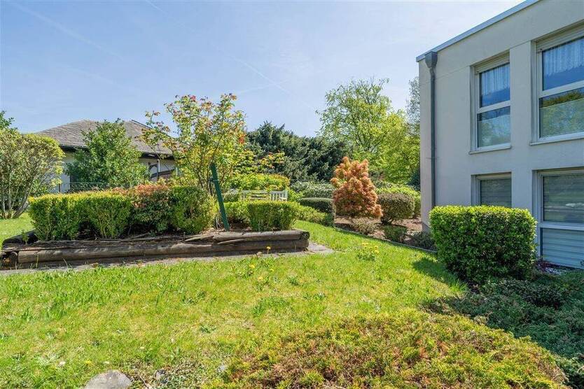 Hochwertige Penthouse-Wohnung mit großem Balkon und Kfz-Stellplätzen 3 zimmer