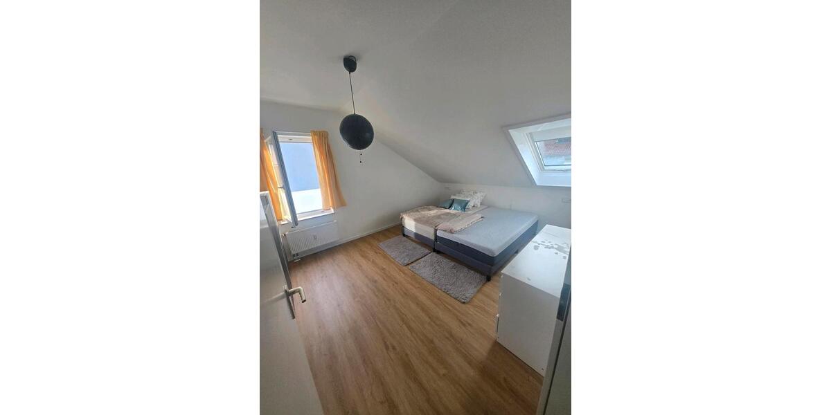 Dachgeschoßwohnung Böblingen Dagersheim - 2.5 Zimmer, 75 m&sup2;, 1.400&euro; | Angebot:26671469